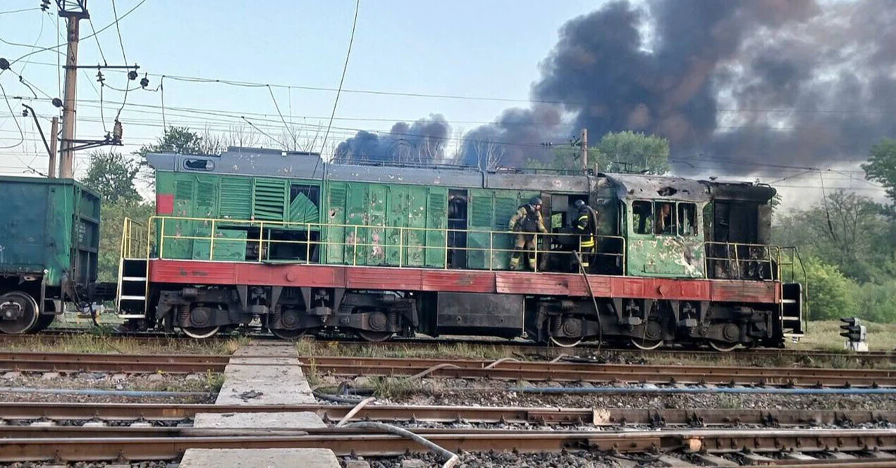 Російські безпілотники вдарили по залізниці на Дніпропетровщині: поранений машиніст