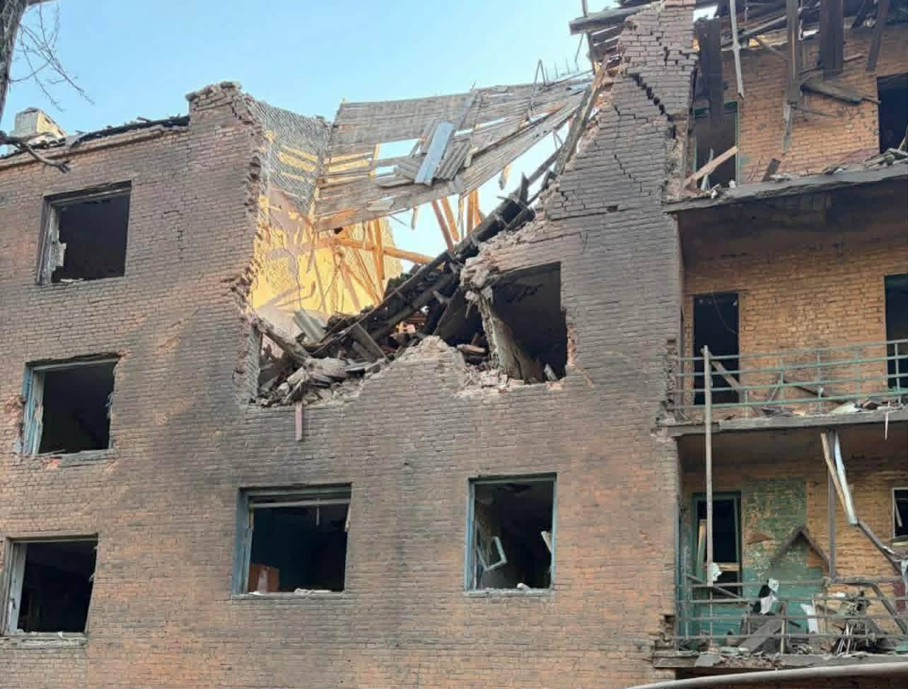 Російські війська скинули три бомби на Краматорськ: загинув чоловік, поранено …