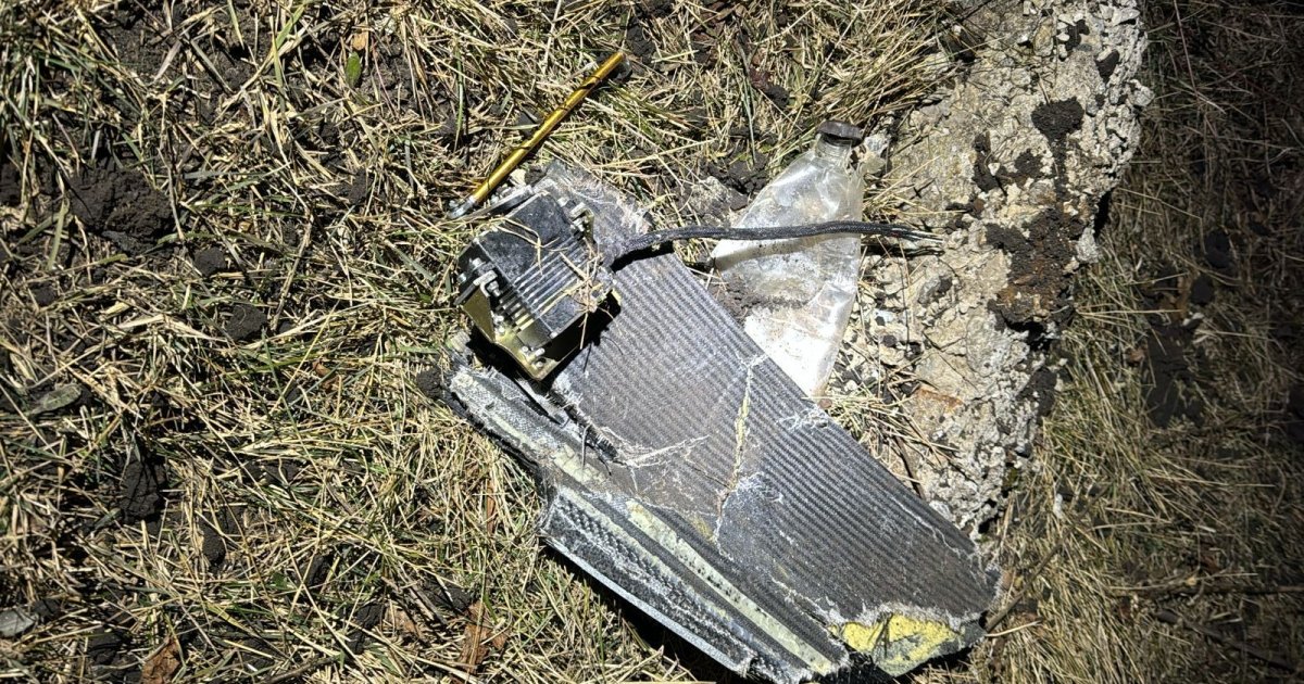 Російські дрони зранку атакували 5 районів Харкова, пошкоджені адмінбудівля та …