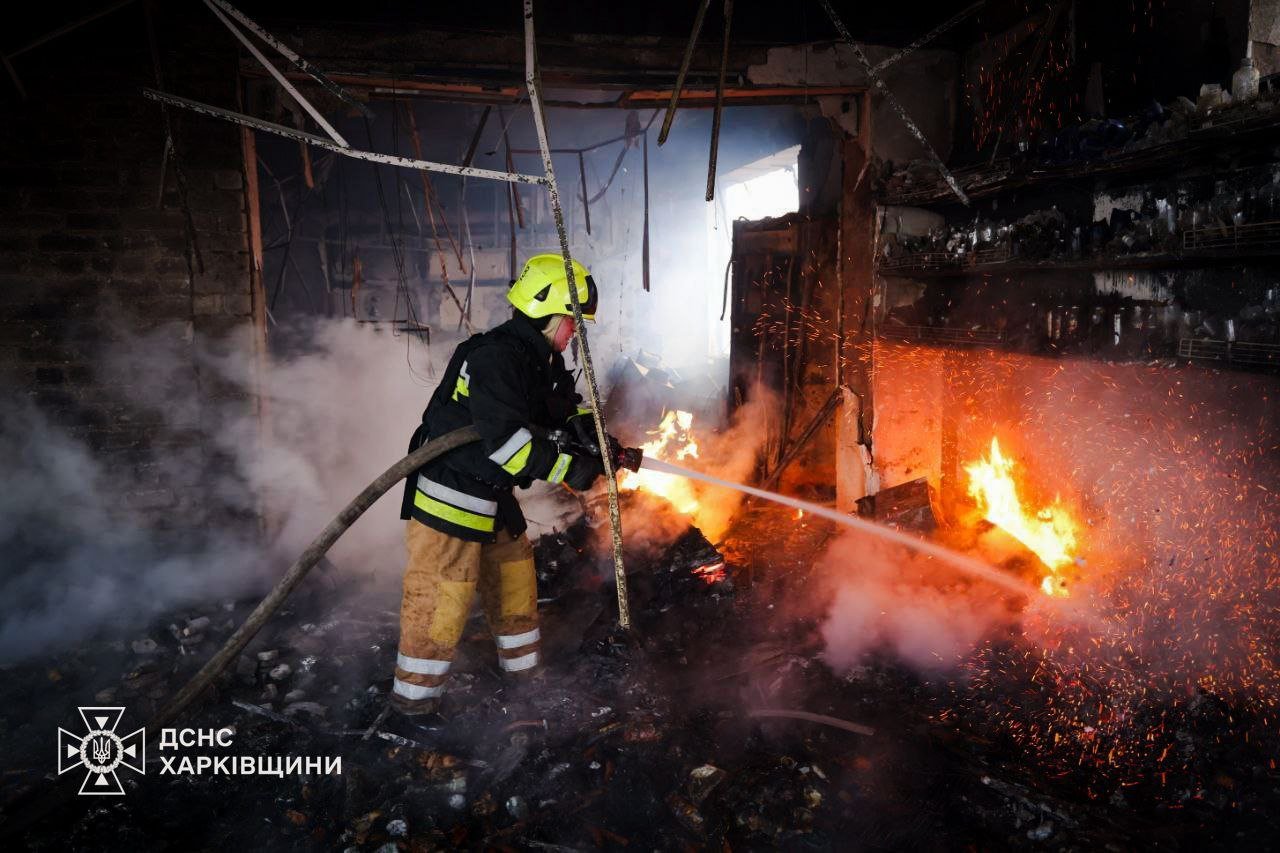 Російські дрони масовано атакують АЗС у Харкові