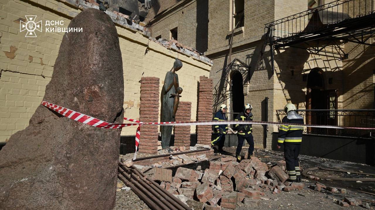 Податкова, опера, духовні споруди, музей: що пошкоджено в Києві внаслідок …