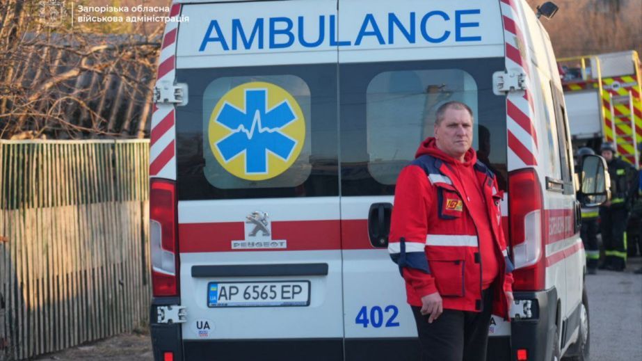 Одна загибла та двоє поранених: ворог вдарив по Запорізькому району
