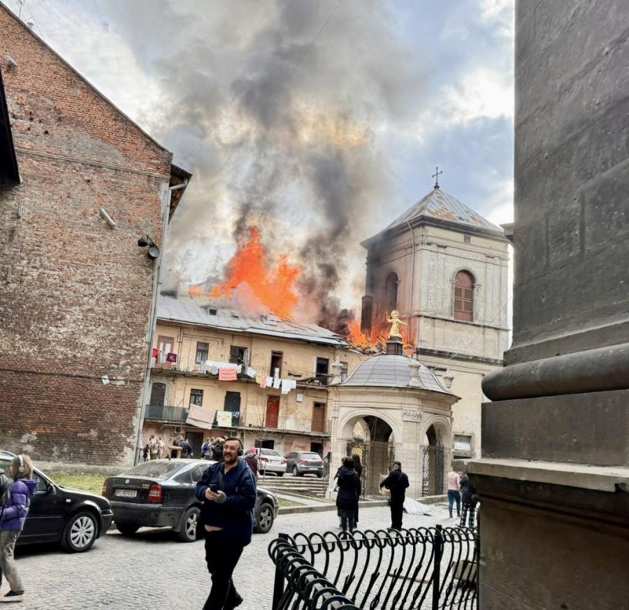 Росіяни атакували Львів: на місцях влучань виникли пожежі, є постраждалі …