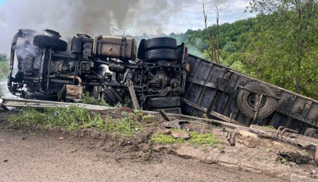 Росіяни атакували дроном вантажівку на Харківщині, загинув водій