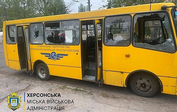 Росіяни атакували дроном маршрутку в Херсоні: відомо вже про 9 …