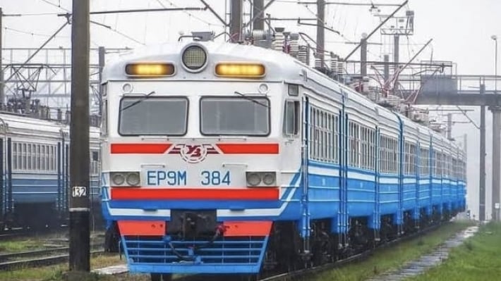Окупанти вдарили дроном по приміському потягу на Запоріжжі, поранені пасажири