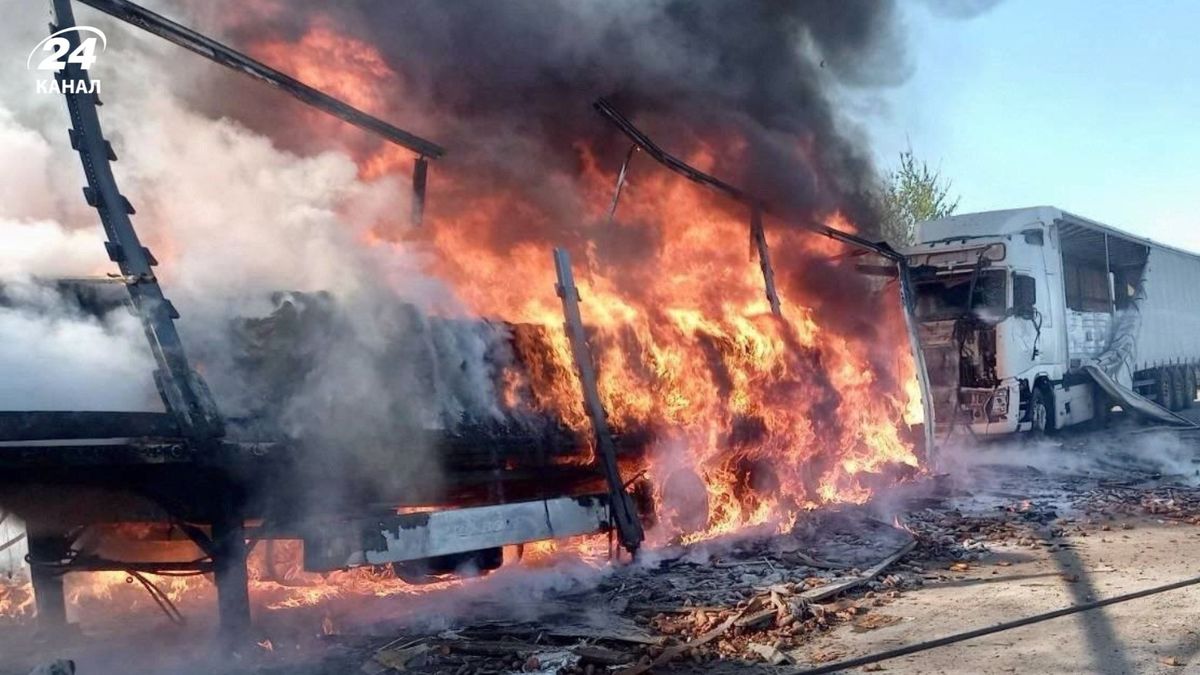 Росіяни вдарили біля автобуса з дітьми на Дніпропетровщині: є постраждалі, …