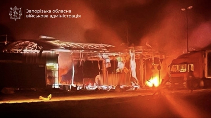 Росіяни вдарили дроном по АЗС у Запоріжжі: спалахнула пожежа, є …