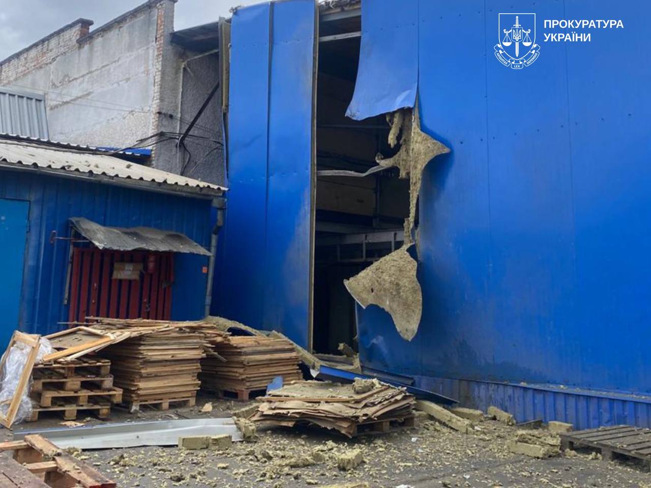 Росіяни вдарили дроном по підприємству в Богодухові: є поранені