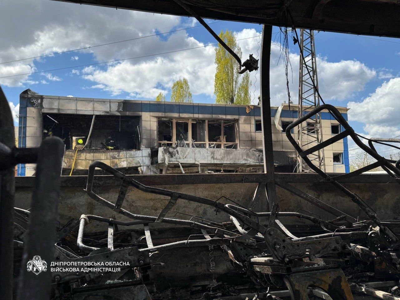 Удар по Дніпру вдень 30 квітня: постраждав 50-річний чоловік, виникла …