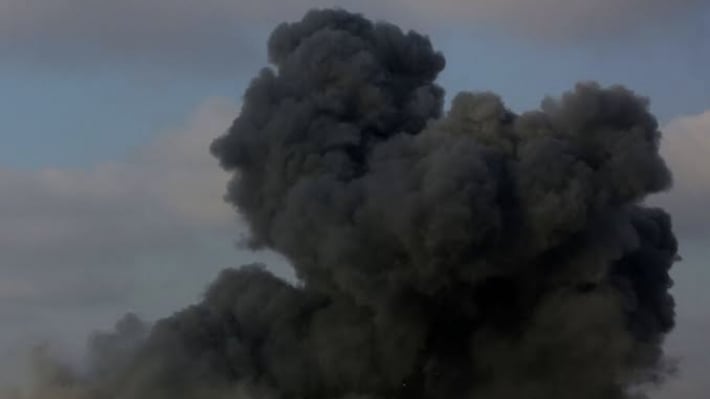 Росіяни вдарили по Запоріжжю: виникла пожежа, є постраждалі (відео)