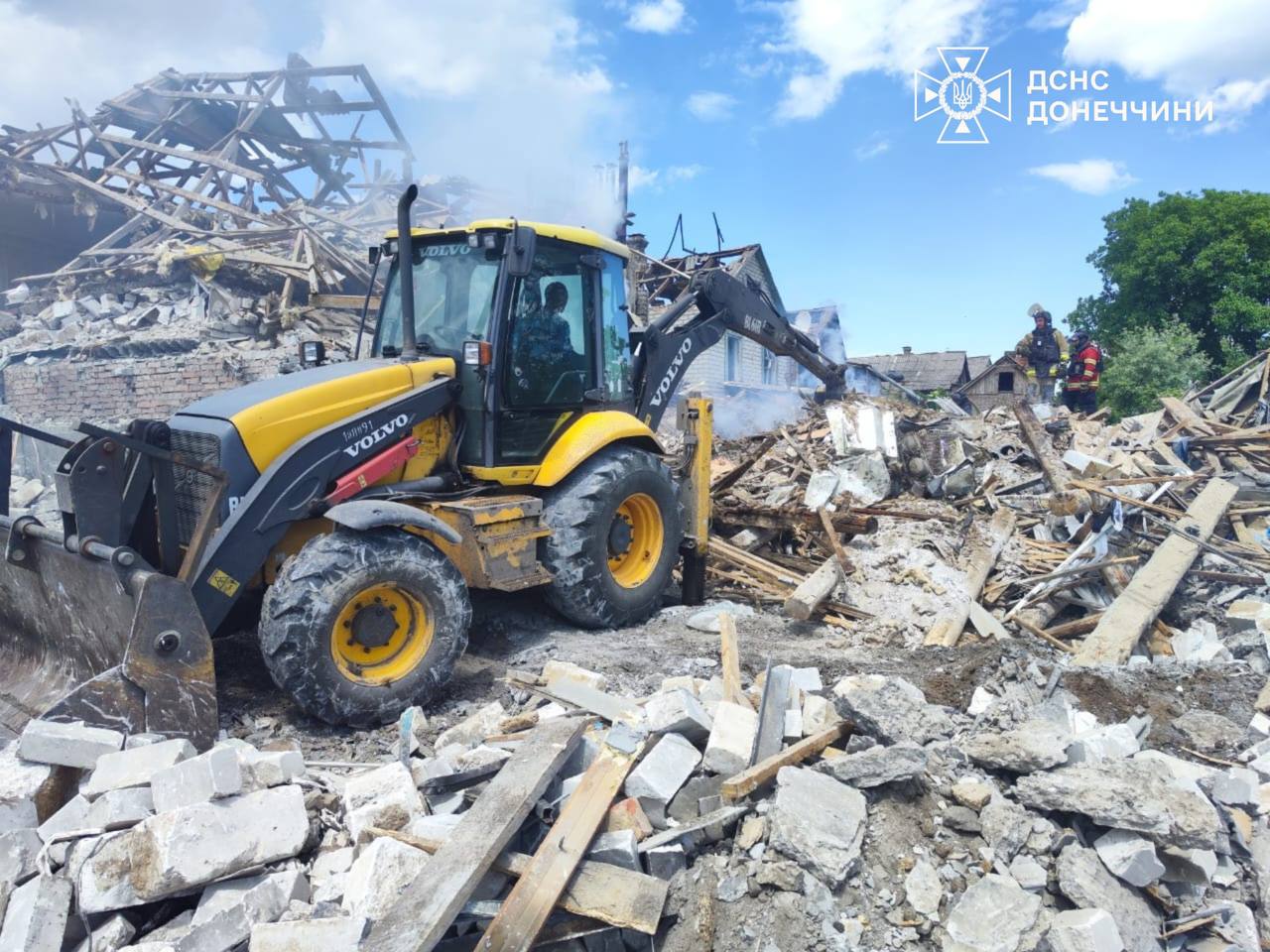Рαшиcτи вдарили по Ясногорівці на Донеччині: є загиблі (фото)