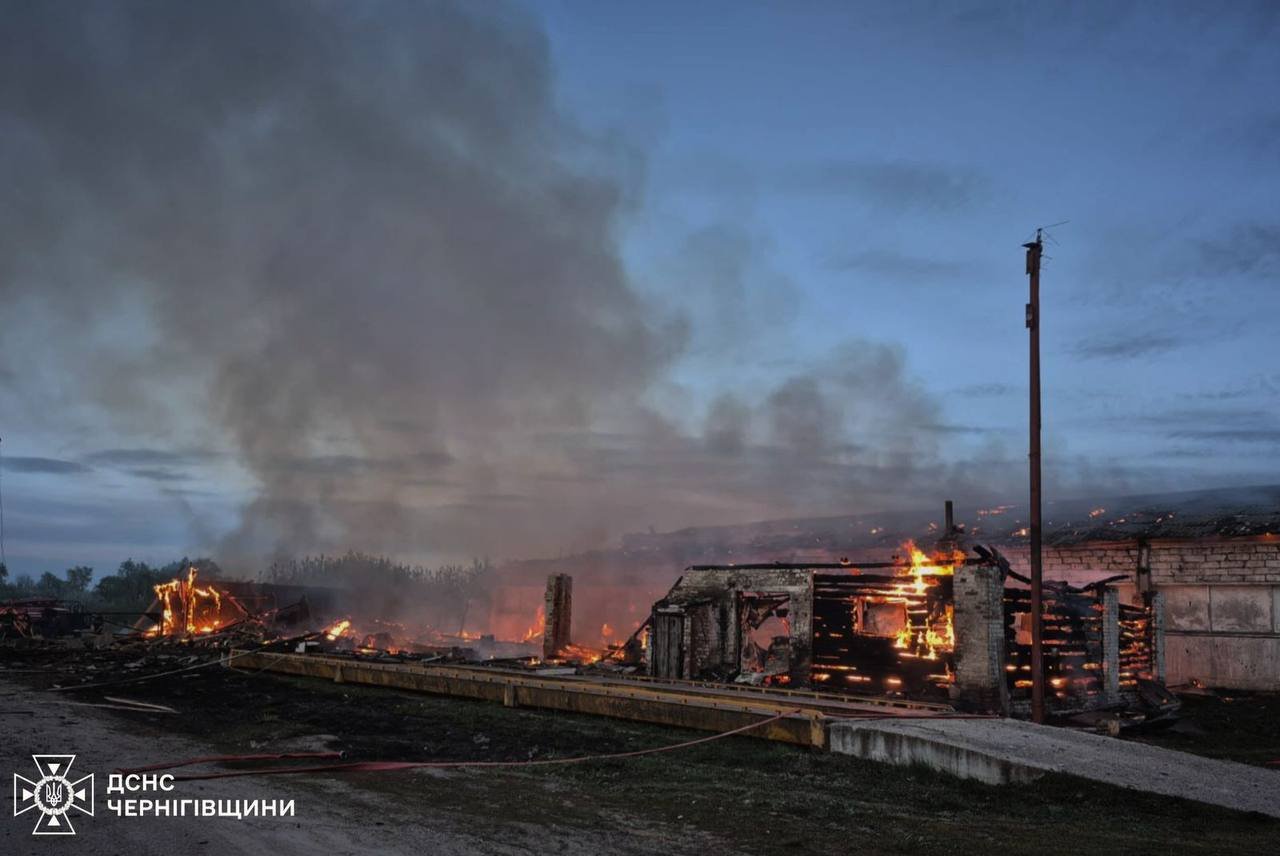 Росіяни вдарили по агрофірмі у прикордонні Чернігівщини. Загинуло двоє людей