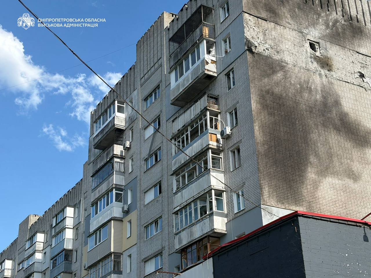 Росіяни вдарили по багатоповерхівках у Дніпрі: спалахнула пожежа