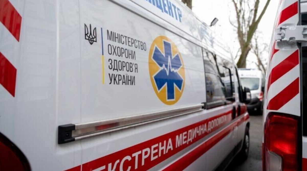 Росіяни вдарили по магазину і парку в житловому районі Херсона, …