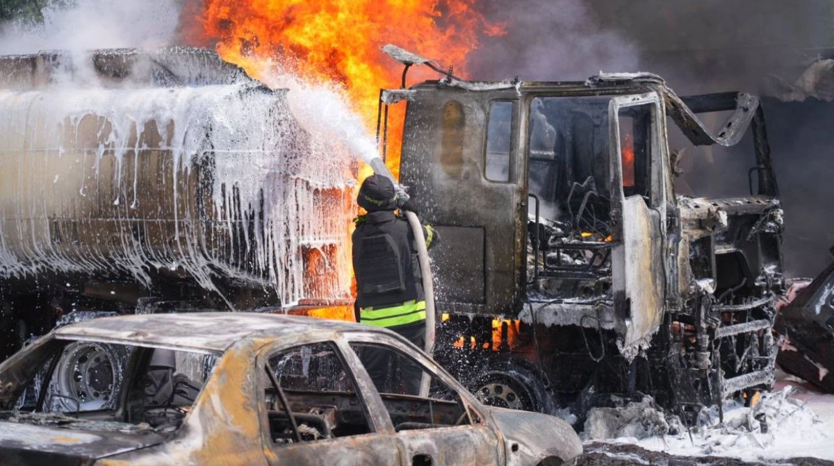 Росіяни вдарили по цистерні з пальним у Запоріжжі: є загиблий …