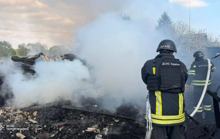 Росіяни влучили в будинки та обʼєкт звʼязку в Чернігівській області