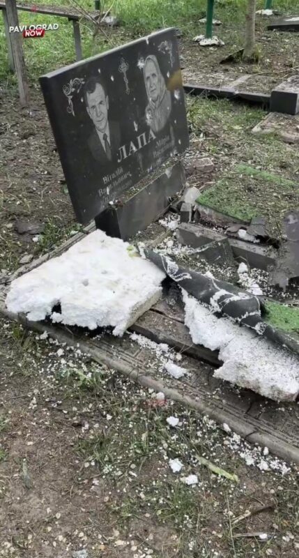 Росіяни продовжують атакувати кладовища на Дніпропетровщині (Фото)