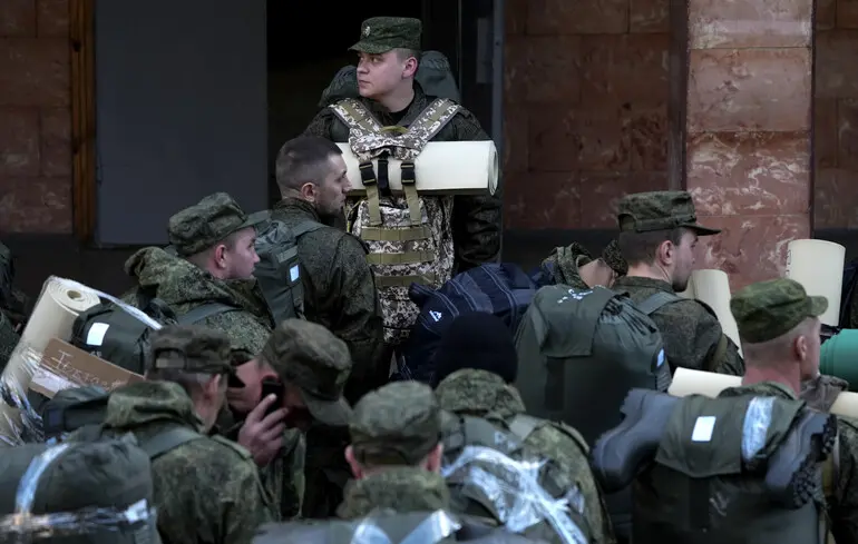 Росіяни просунулися із двох боків у напрямку важливого міста — …