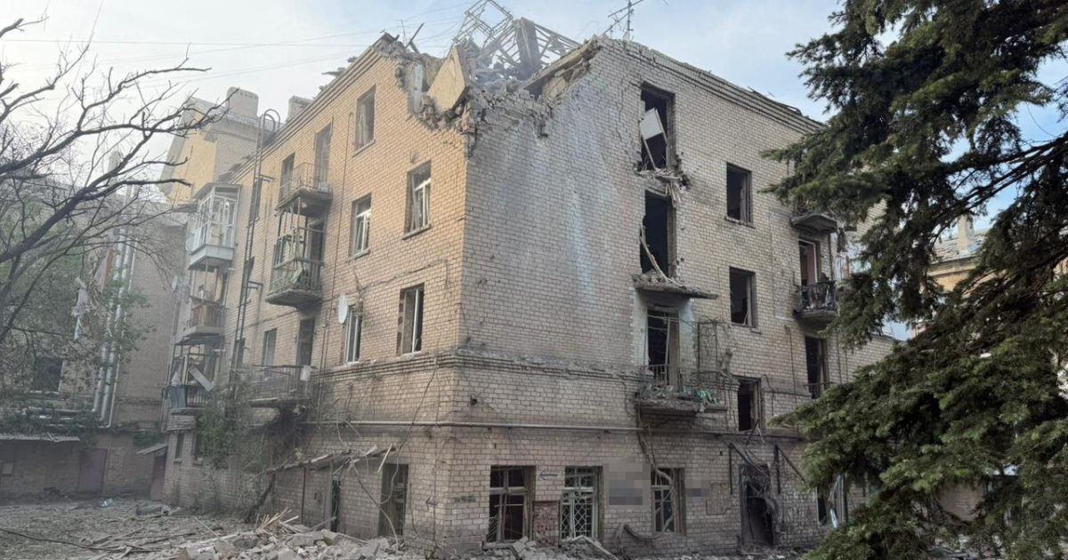Росіяни скинули авіабомбу на багатоповерхівку в Дружківці: загинула пенсіонерка, 5 …