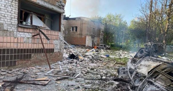 Росіяни скинули п'ять авіабомб на Краматорськ: пошкоджені багатоповерхівки, є постраждалі