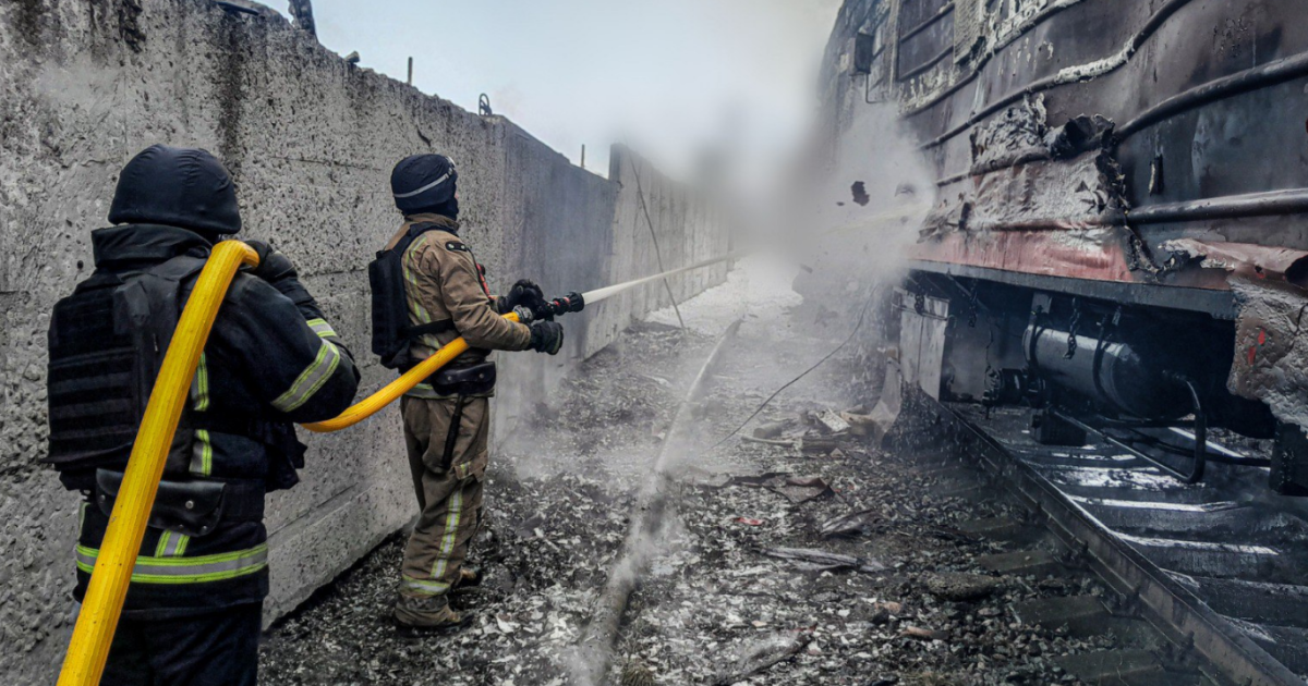 Росія атакувала залізницю у трьох областях: знищено вагон, пошкоджено електровоз