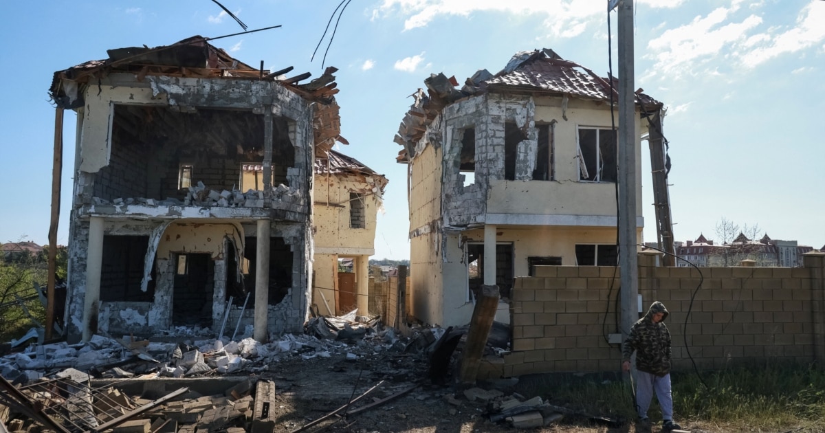 Росія атакувала передмістя Чорноморська: двоє загиблих, пошкоджено 35 будинків – …