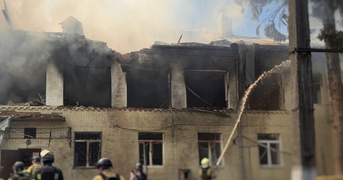 Росія вдарила по дитячому садочку у центрі Сум
