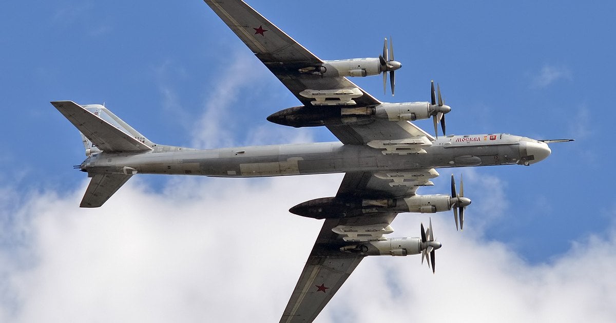 Росія готує новий масований удар: у повітря підняли Ту-160 і …