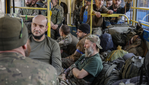 Росія навмисно не включає азовців до списків на обмін полоненими