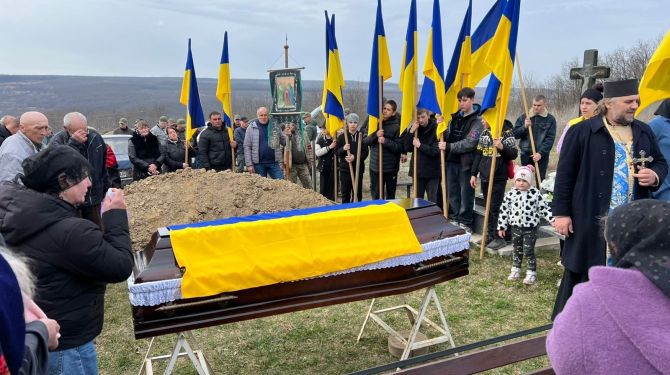 Рукшинська громада попрощалася з Анатолієм Бахтіним із Чепоносів — він …