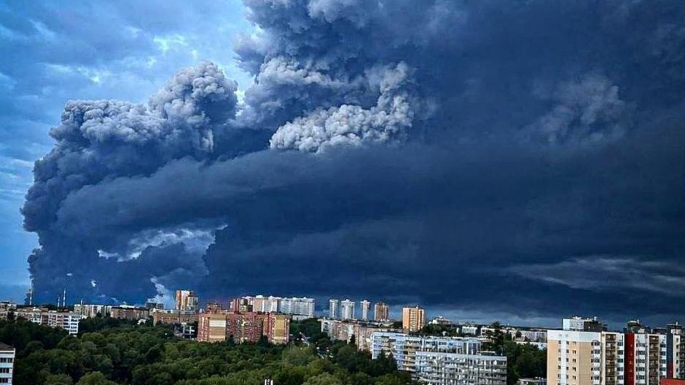 Рязанський НПЗ у вогні: фото наслідків нічного нальоту дронів