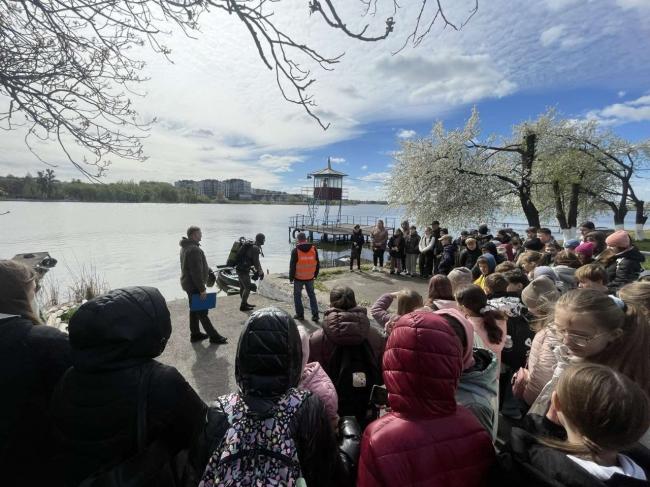 Рятувальники-водолази Рівненщини на своїх базах проводять екскурсії для школярів