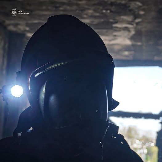 Рятувальники Львівщини врятували 10 людей під час масштабних пожеж за …