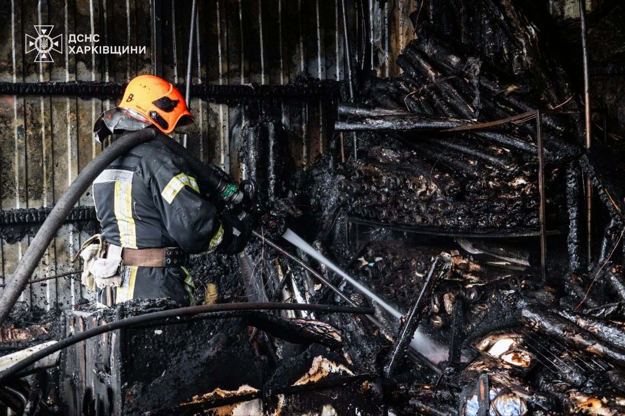 Рятувальники загасили пожежу на ХТЗ (фото, відео)