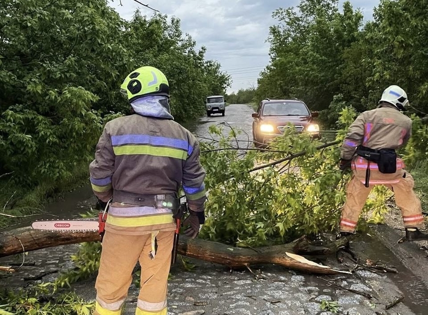 Рятувальники ліквідовували наслідки негоди на Кіровоградщині (фото)
