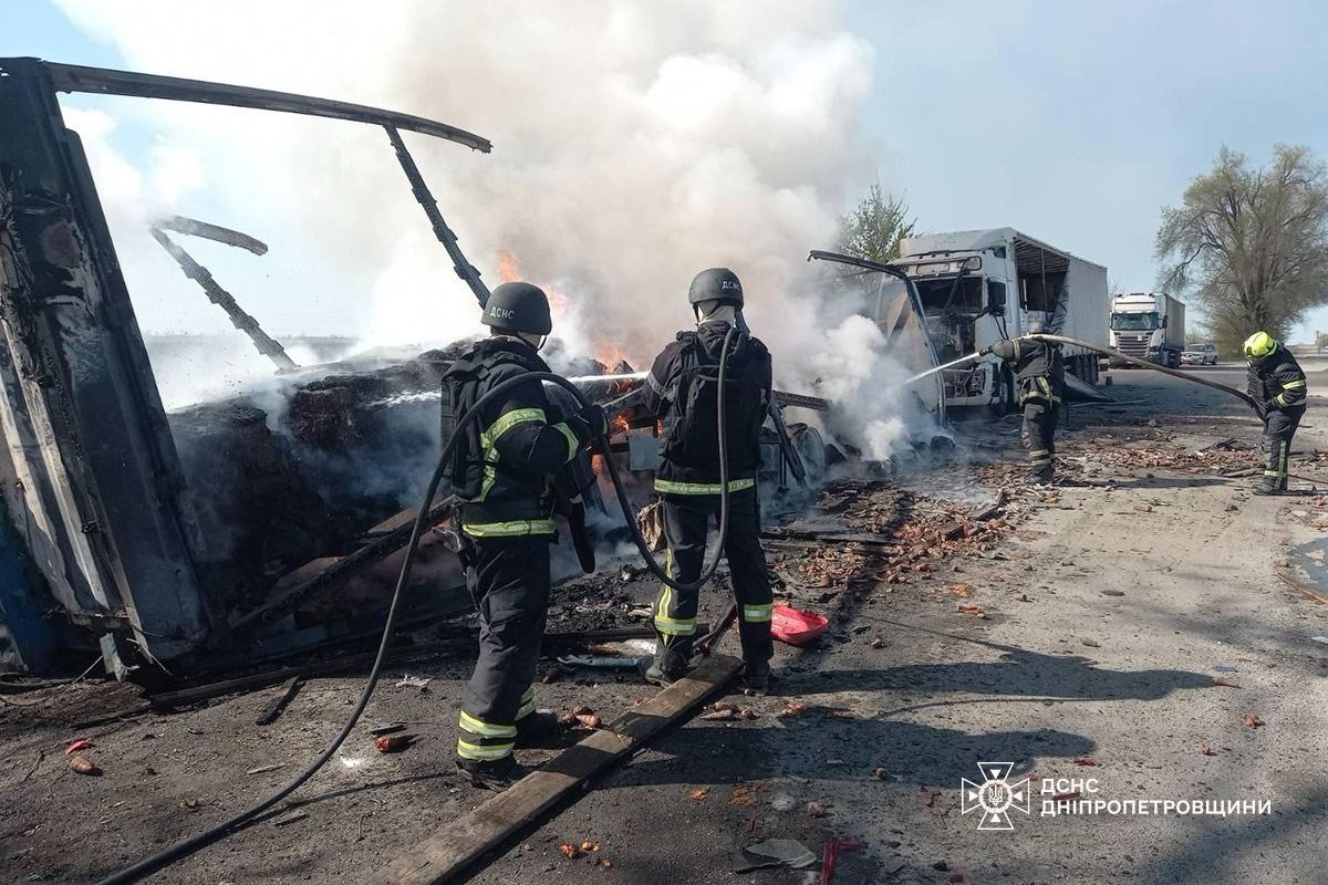 Рятувальники ліквідували наслідки ворожої атаки в Кам’янському районі