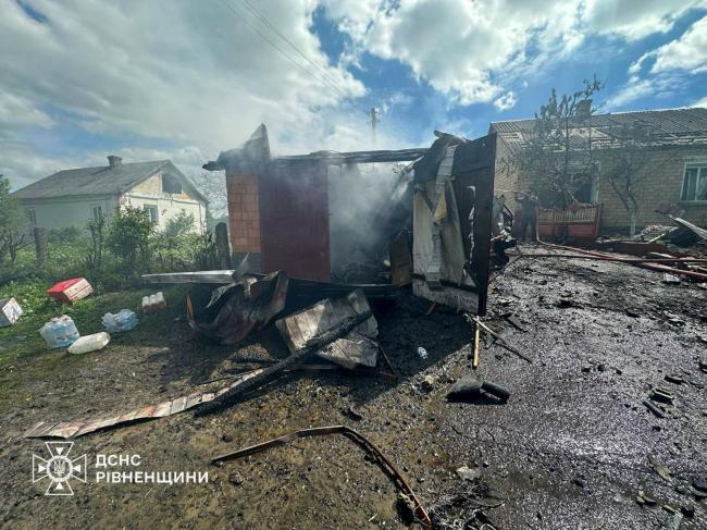 Рятувальники опублікували фото з місць "прильотів" на Рівненщині