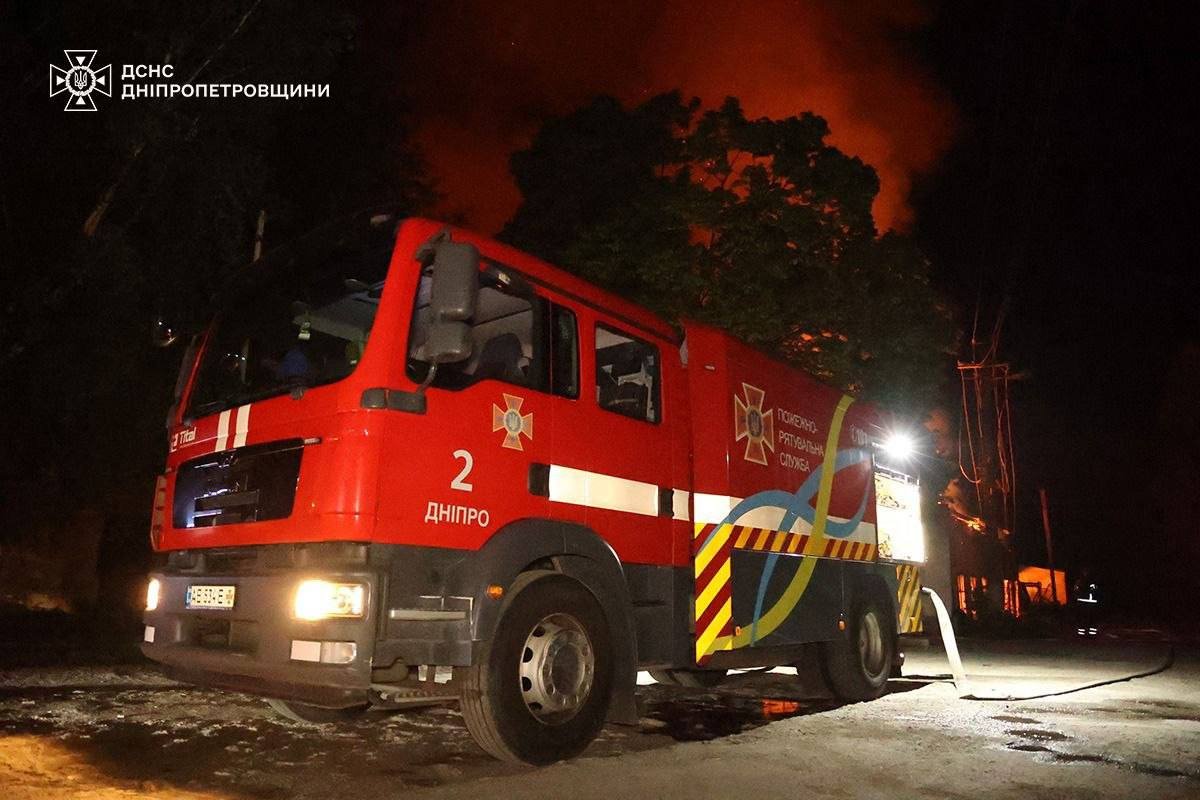 Рятувальники показали наслідки російських атак у Дніпрі та області