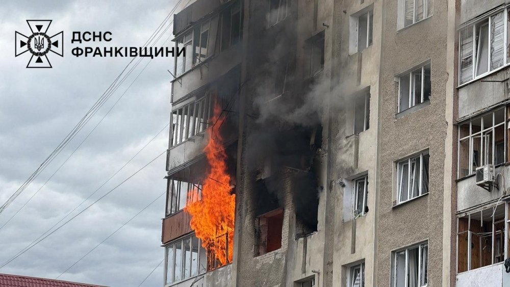Рятувальники продемонстрували результати російських обстрілів Івано-Франківська