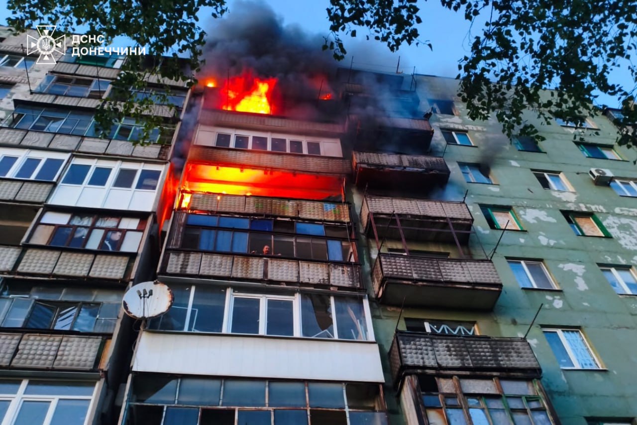 Палаючі АЗС та влучання у багатоповерхівку: наслідки нічних атак під …