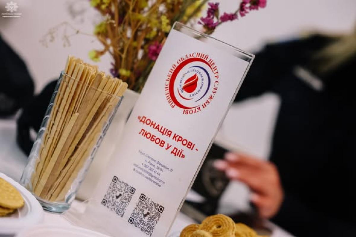 Рівненські патрульні стали донорами крові для поранених військових та пацієнтів