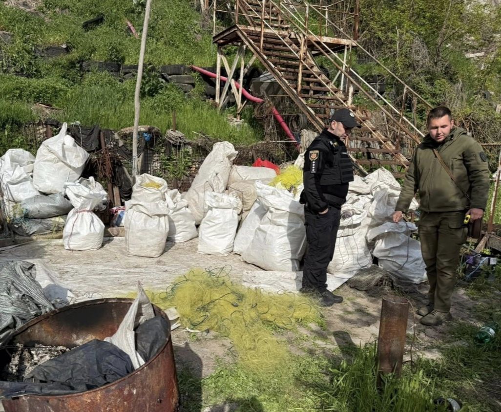 Річковий патруль Запоріжжя з екоінспекцією вилучили декілька десятків кілометрів браконьєрських …