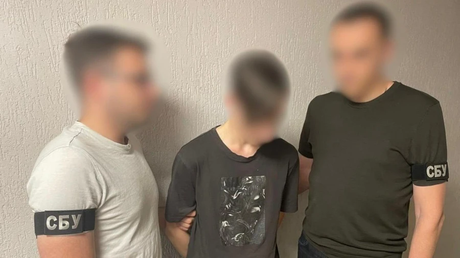 СБУ викрила 18-річного агента РФ, який коригував масований удар по …