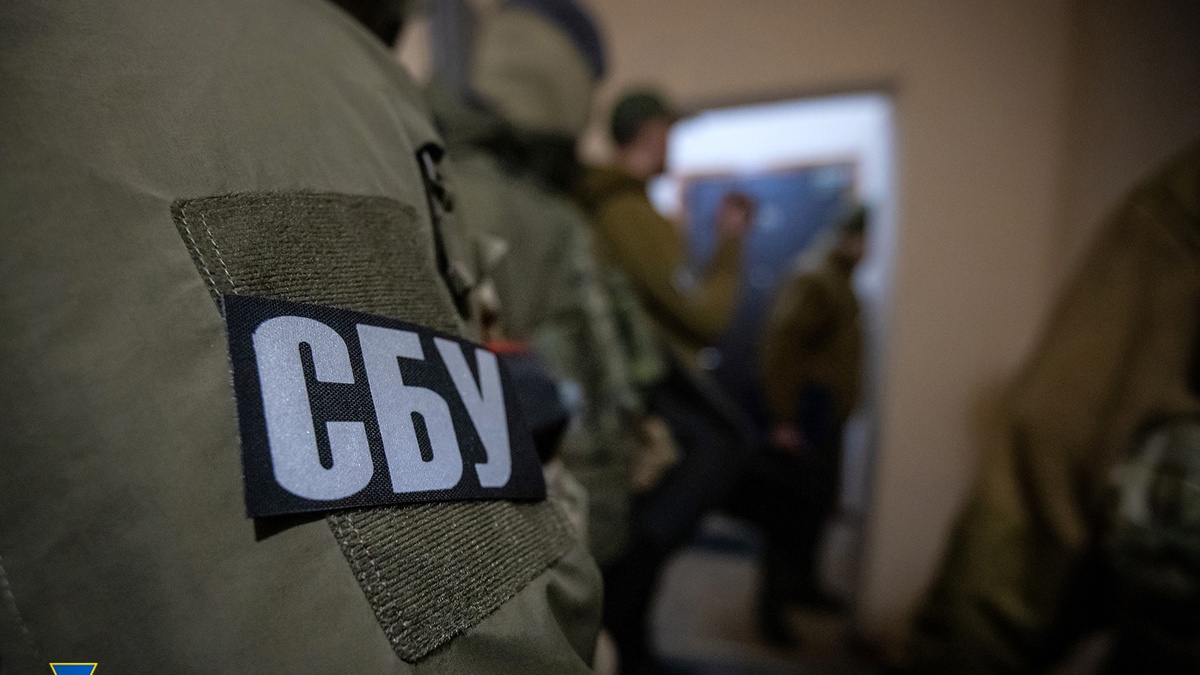СБУ затримала у Кропивницькому поплічницю РФ, яка намагалася реєструвати "Старлінки" …