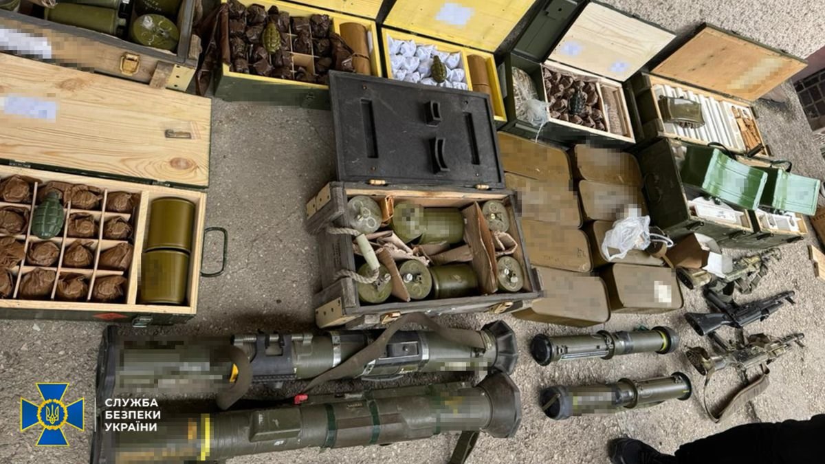 СБУ і ДБР викрили банду зброярів на Івано-Франківщині