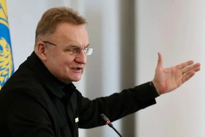 Садовий прокоментував інцидент із обливанням у центрі Львова