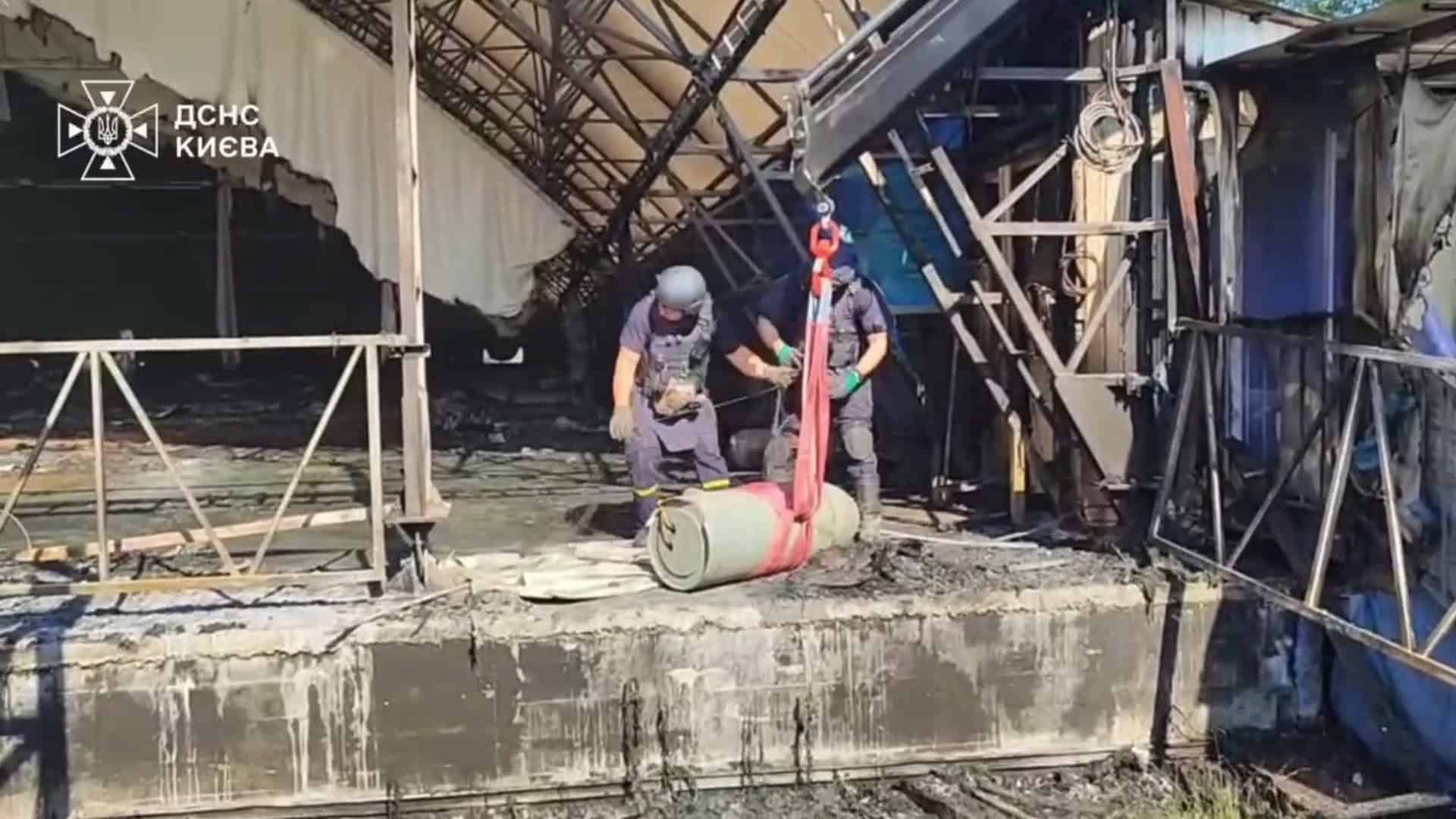 Сапери вилучили нездетоновану частину ракети в Києві