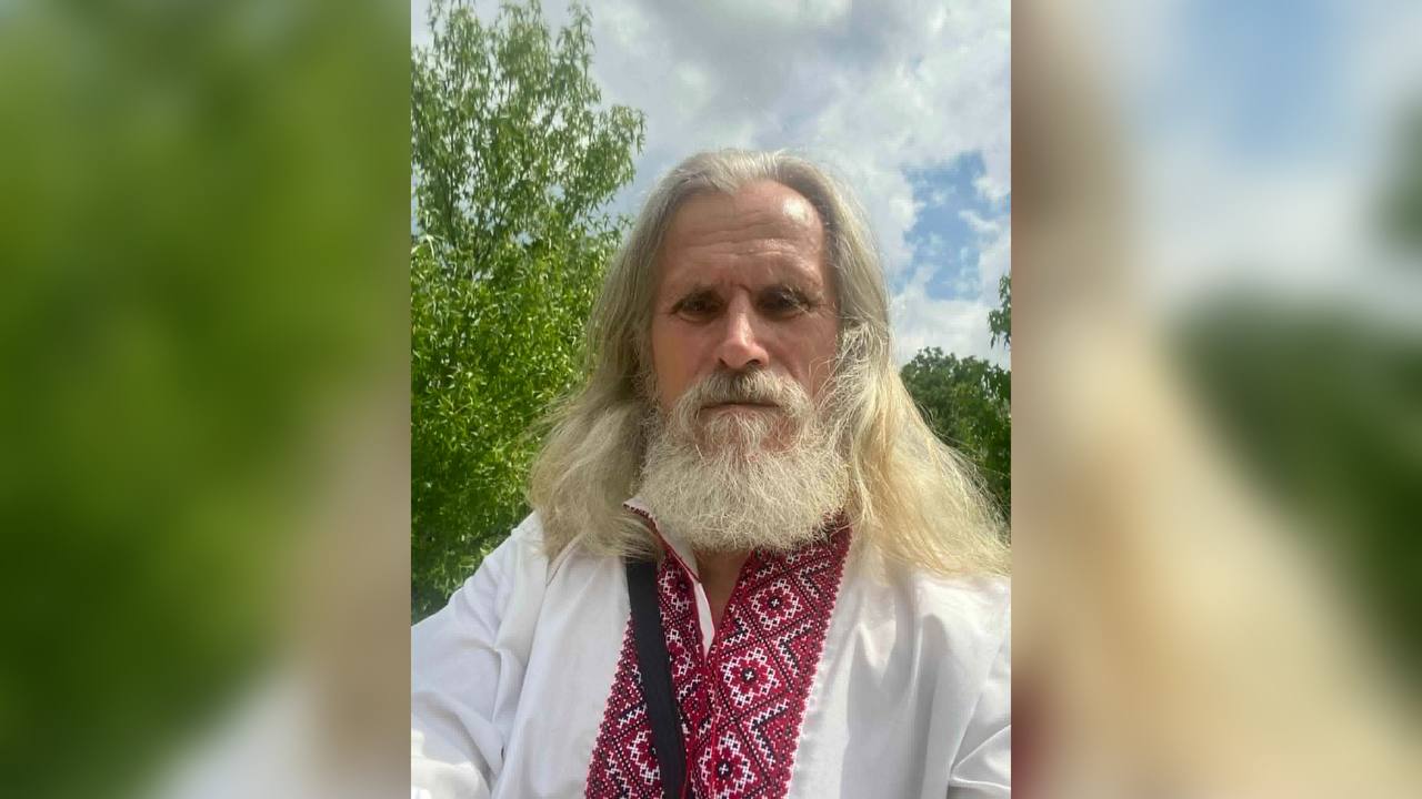 Священник ПЦУ з Калинопільщини зцілює людей, захоплюється бджільництвом, пише картини …