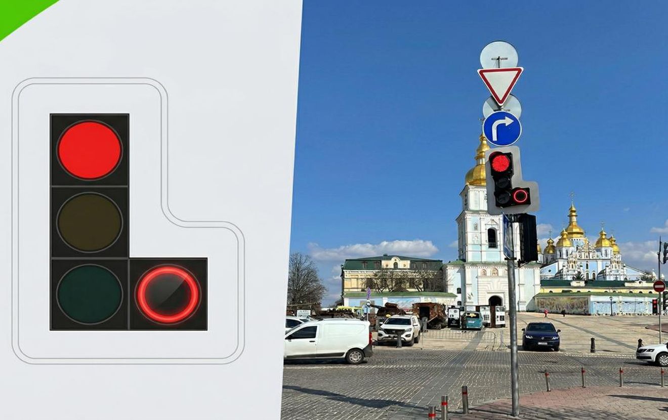 Світлофор з двома червоними сигналами з'явився у Києві